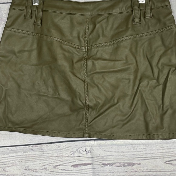 Telepatía Olive Green Mini Skirt Faux leather Size XL - Picture 3 of 4